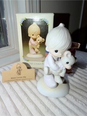 1978 Precious Moments 'Jesus Loves Me' Figurine with Bear Original Tag & Box 💝